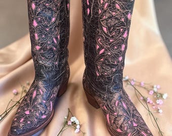 Botas vaqueras Corral A1953 negras con incrustaciones rosas, talla 10.5 para mujer, botas western de piel de cabra envejecida, botas con punta cortada con láser.