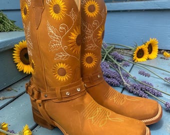 San Pedro Sunflower Embroidered Leather Western Boots – Size 10 Mexican Handmade Harness