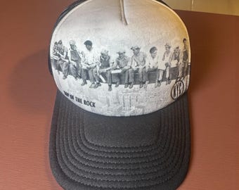 Gorra de camionero vintage Top of the Rock® de stock muerto: gorra snapback de malla de espuma poco común