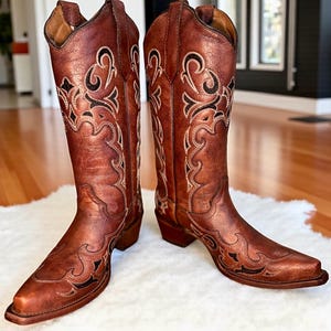 Circle G Corral Cowboy Boots 8.5M: Honey Leather Black Embroidery Snip Toe