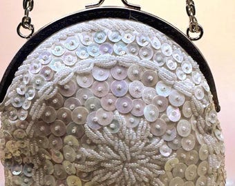 Vintage Hong Kong Iridescent Beaded Circle Shoulder Bag – Silver Kiss-Lock Frame, Pearl Sequins