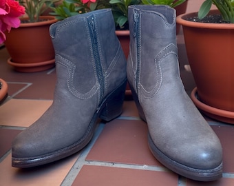 Frye Lillian Grey Leather Western Booties - Women's Size 6.5