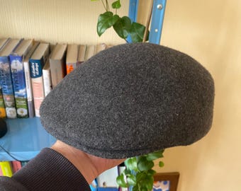 MM6 Maison Margiela wollen barethoed | Designer platte pet | Donkergrijze vilten wol | Gemaakt in Italië | Maat L