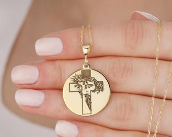 Collar de Jesús en plata de ley y oro de 14 quilates: joyería religiosa con crucifijo