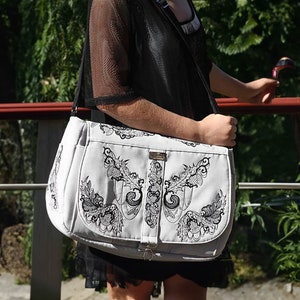 Messenger Bag sewing Pattern - Lots of pockets, great weekender, laptop bag or diaper bag. *Savannah by ChrisW Designs