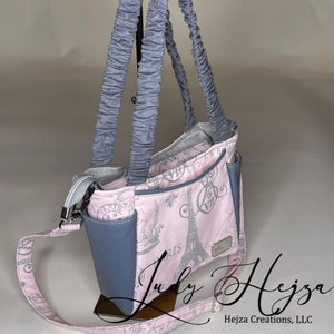 Designer Geldbörse Crossbody Bag mit Gerüschter Henkel Riemen Taschen Schnittmuster – The Ruffled Runaway by ChrisW Designs.