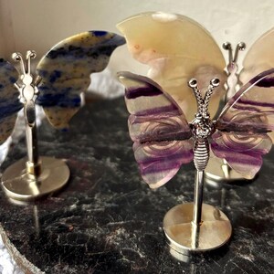 Mineralien-Esoterik-Tafel Mit 20 Edelsteinchen – Ca. 6,5x10 Cm, Trommelpoliert, Mit Beschreibung Der Esoterischen Wirkung