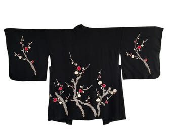Kimono Haori preto elegante com bordado de flor de ameixa - Cardigã japonês vintage