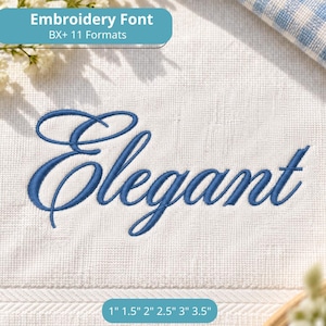 Op de afbeelding: Een borduurlettertypeontwerp met het woord Elegant in blauwe draad gestikt op witte stof. De tekst bevat BX+ 11 formaten en maatopties van 2,54 cm, 3,81 cm, 5,08 cm, 6,35 cm, 7,62 cm en 8,89 cm voor digitaal machinaal borduren.