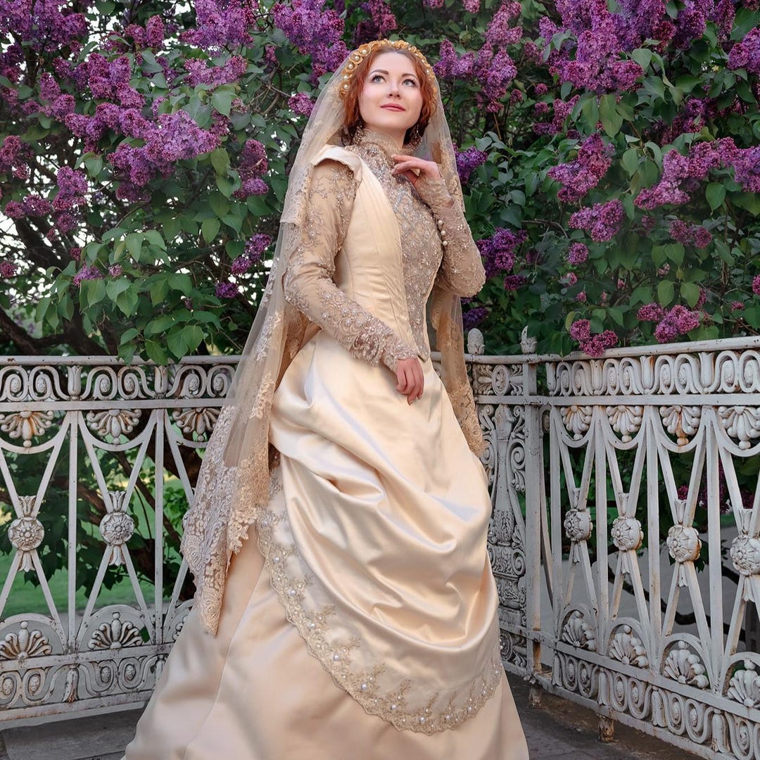Victorian Romantic Historical Dress Costume 