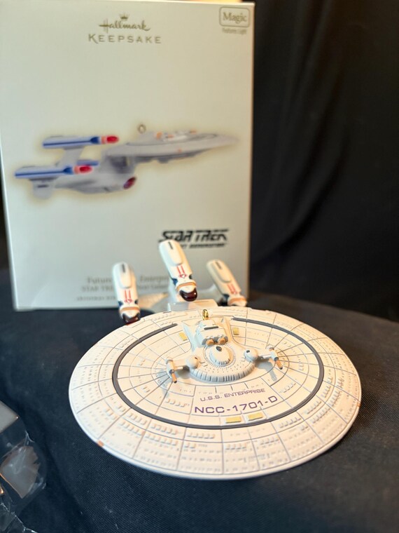 Star Trek Hallmark Keepsake Ornament of the Future U.S.S.