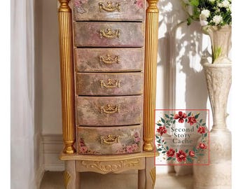 Vendido. Armario vintage con flores y detalles dorados pintados a mano.