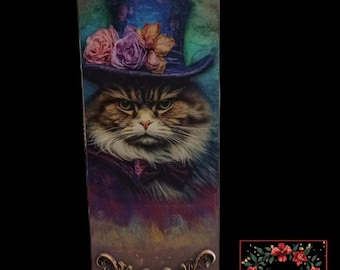 Se venden muebles victorianos caprichosos para gatos.