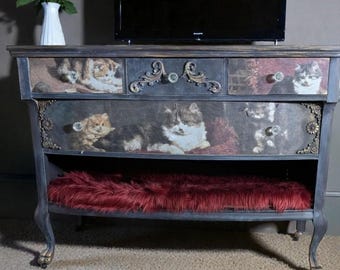 Cama para gato con consola vintage reciclada y pintada a mano