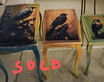 VENDIDO Mesas nido shabby chic pintadas a mano con pájaros