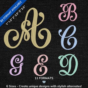 Op de afbeelding: Geborduurde cursieve letters in goud, roze, blauw en groen op een zwarte, getextureerde achtergrond. De afbeelding toont de letters A, B, C, D, E en G. Tekst geeft meerdere maten en formaten aan, van 2.5 cm tot 8.9 cm.