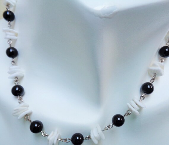 Ebony Black Onyx and White Chips Choker Necklace, Natural Mother of Pearl Chips Stacked Necklace, Pearl & Chips Beaded Necklace