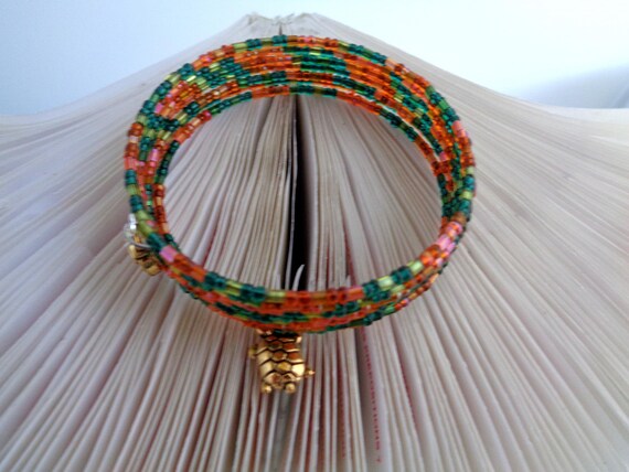 Green & Orange Seed Bead Bracelet | Cylinder Tube Beads | Memory Wire Jewelry | Boho Beach Accessory | Handmade Fashion Piece - La Nesamarie