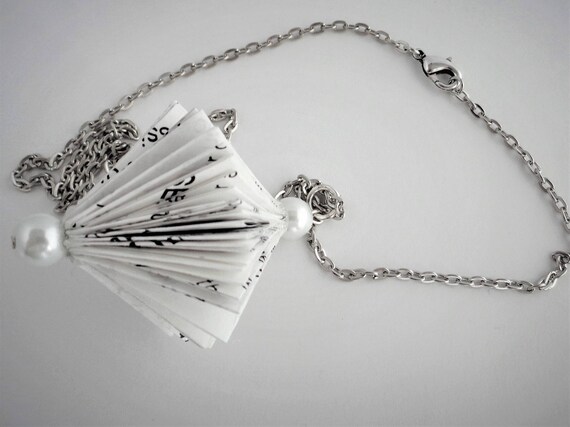 Handmade Paper Art Folded Chain Necklace, La Nesamarie Paper Chain Necklace –Upcycled Book Fan Pendant – Eco Friendly Gift for Book Lovers