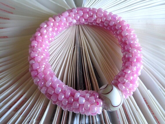 Crocheted Lavender Seedbeads No Clasp Bracelet, Seedbeads Infinity Bracelet, Stretch Seedbeads Bracelet, Swirl Brown and White Lampwork Bead