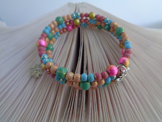 Sprayed Painted Acrylic Beads Memory Wire Bracelet with Silver butterfly and flower charm, Beach Bohemian Bracelet, Pastel bracelet