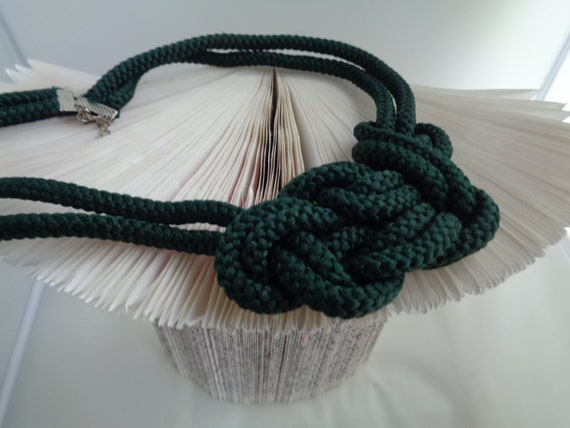 Celtic Macrame Paracord Choker Necklace – Forest Green or Orange – Handmade Fiber Knot Jewelry – Boho Statement Accessory by La Nesamarie