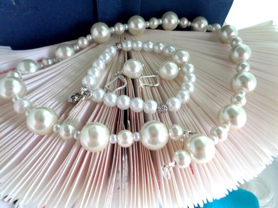 High Luster White Pearl Bridal Jewelry Set, Beige Wedding Necklace, Chunky Jewelry, Earrings, and Love Infinity Bracelet/ Elegant Bride Gift