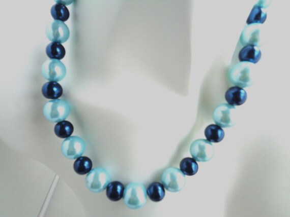 Handmade Mother-of-Pearl Glass Beads Jewelry Set – Elegant Necklace and Bracelet for Timeless Style - Handmade Two-Tone Glass Beads Jewelry