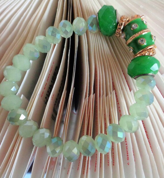 Elegant Green Beaded Bracelet, No Clasp Bracelet, Infinity Bracelet– Handmade Jewelry with Gold Accents – Faceted Gemstone Bracelet