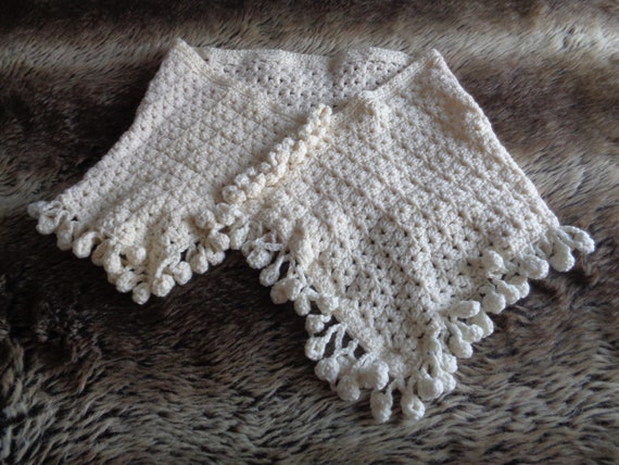 Beige Shoulder Shrug, Tassels Capelet, Cream Beige Shrug, Shoulder Warmer Capelet, Women Accessories, Cold Weather Accessories, Gift for Her