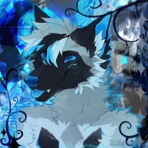 Könnte beinhalten: Digitale Illustration einer wolfsähnlichen Kreatur mit blauen Augen, einer schwarzen Schnauze und hellgrauem Fell. Das Kunstwerk zeigt ein blaues und weißes Farbschema mit dekorativen Wirbeln und Akzenten.