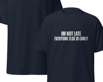 Lustiges Sarkasmus T-Shirt: Ich bin nicht zu spät - Witziges Humor Grafik-T-Shirt