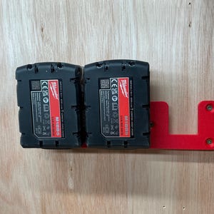ミルウォーキー製マルチバッテリーホルダー