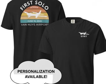 Camiseta PA28 Primer Vuelo en Solitario (Negra): Regalo de Piloto Personalizado con Piper Cherokee, Número de Cola, Fecha y Aeropuerto