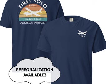 Camiseta del primer vuelo en solitario del C172 (azul marino): regalo personalizado para piloto con Cessna, número de cola, fecha y aeropuerto