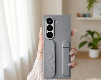 Custodia pieghevole con cinturino da polso per Samsung Galaxy Z Fold 7 6 5 4 3 – Custodia protettiva sottile in PC + TPU con impugnatura a cavalletto