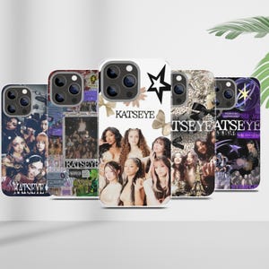 Puede incluir: Cinco fundas para teléfono con diferentes diseños. Una funda presenta un grupo de mujeres con el texto "KATSEYE". Otra funda tiene un diseño de estrella y mariposa con el texto "KATSEYE". Las otras fundas tienen diferentes imágenes y el texto "KATSEYE".