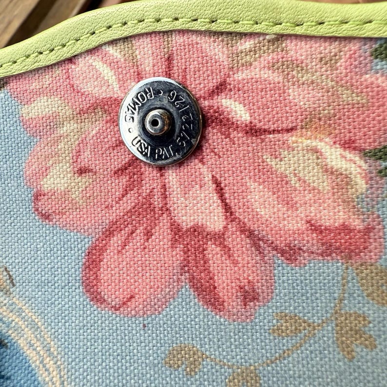 Bolso bandolera y bandolera de piel verde lima Brighton vintage de los años 90 con varios compartimentos. imagen 9