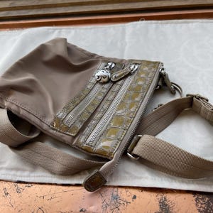 Brighton Gray Glitter Croc Leather Trim Heart Charm Crossbody Bag Sunflower image 9