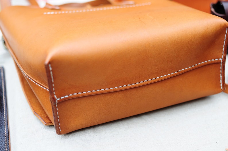 Artemis Leatherware Hand Stitched Leather Shoulder Bag/ Carry On Bag image 3