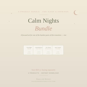 Può includere: Un pacchetto digitale di 4 prodotti intitolato Calm Nights Bundle su sfondo beige. Include un Calm Nights Sleep Kit, meditazione guidata, pratica mattutina di 5 minuti e gratitudine quotidiana. Testo: 4-PRODUCT BUNDLE, INSTANT DOWNLOAD, PAUSEANDRESTORE.ETSY.COM.