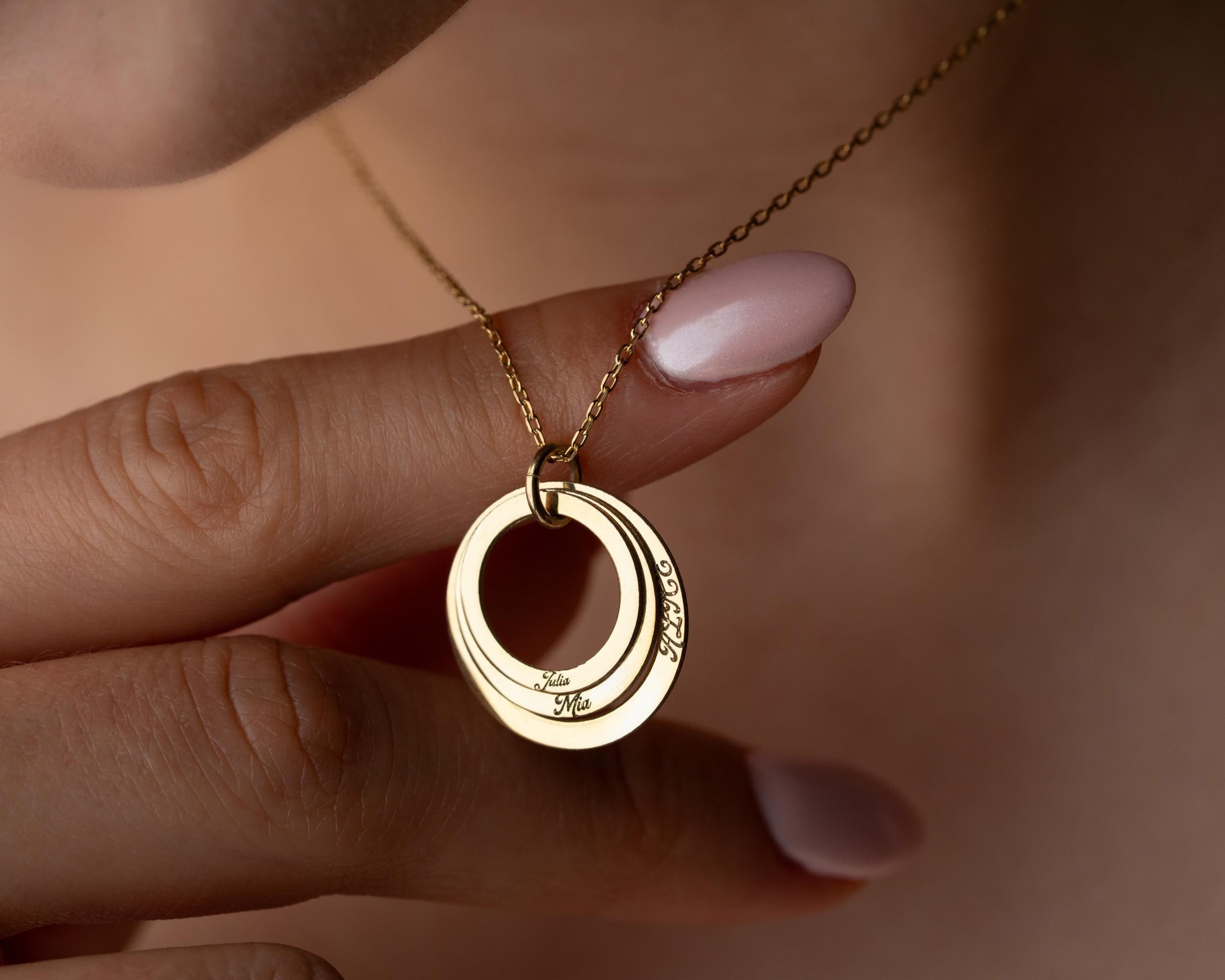 Custom Name Necklace, Intertwined Circle Family Pendant, Gold Linked…
