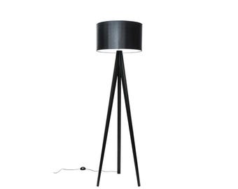 Golvlampa i massiv ek: Modern skandinavisk stil