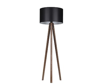 Modern golvlampa i ek med treben, tygskärm