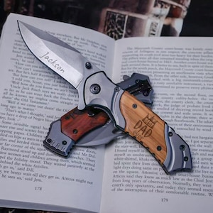 Personalized Folding Pocket Knife for Dad – Custom Engraved Wooden Handle, Best Dad Ever Gift, Father’s Day, Birthday, Christmas Present