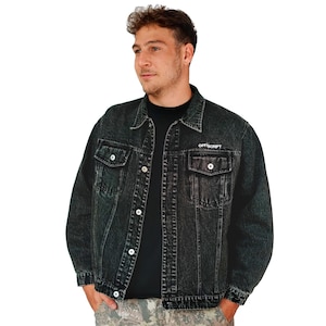 Core-denimjack – 100% katoen, acid wash-afwerking, geborduurd logo en microvezelpatch van off/script