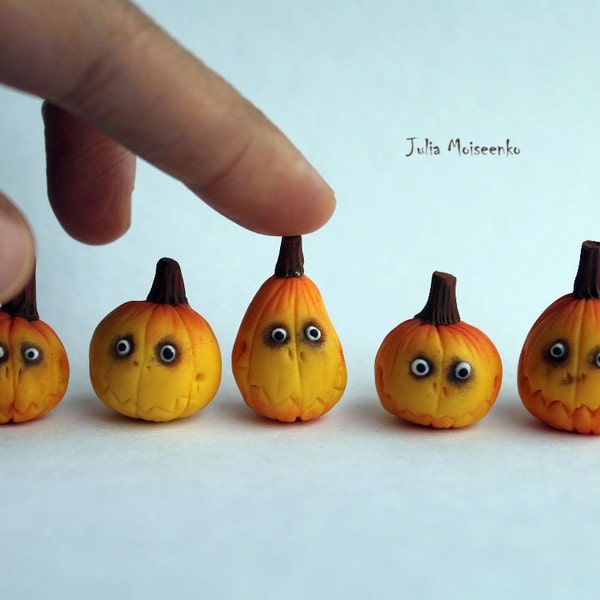 Miniature Halloween Pumpkins with face (5 pcs) (set #6)