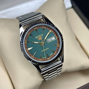 Vintage Seiko 5 automatisk herrklocka: grön urtavla, rostfritt stål, dag-datum