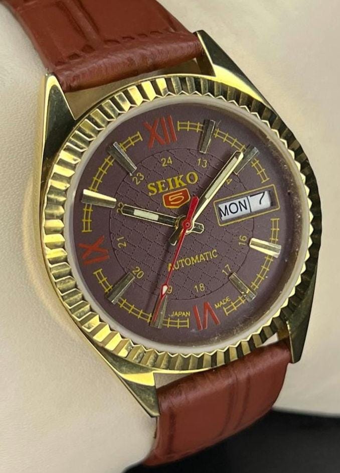 SEIKO Chronos デイデイト メンズ腕時計 1983年式 ビンテージ 稼働/新品電池】SEIKO chronos ラウンド デイデイト メンズ腕時計