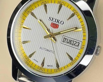 Vintage Seiko 5 Automatic Watch: Refurbished 17 Jewels, Transparent Back